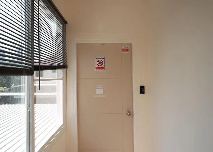 Hostel Risa - Female Only For Solo Travelers Bangkok