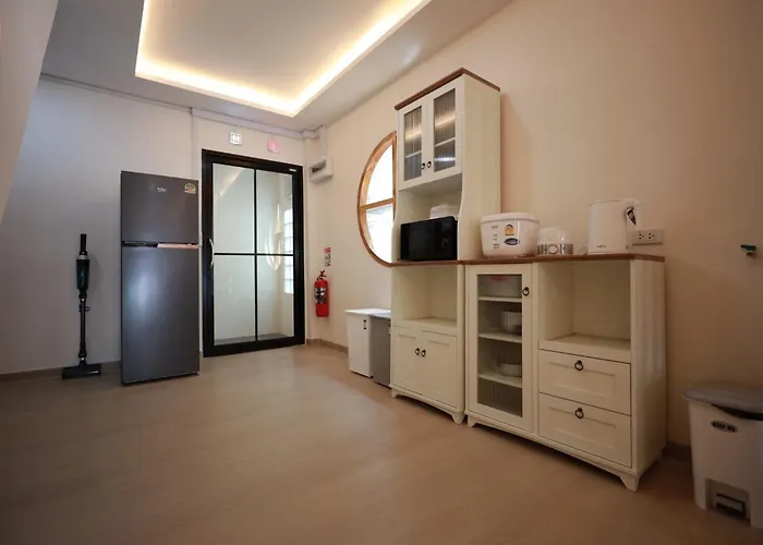 Risa - Female Only For Solo Travelers Hostel Bangkok